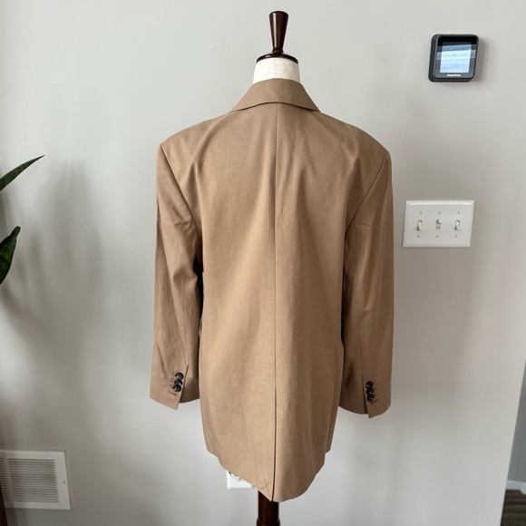 NWT! Everlane Oversized The ’80s Blazer - Color: Ash Brown - Picture 10 of 11
